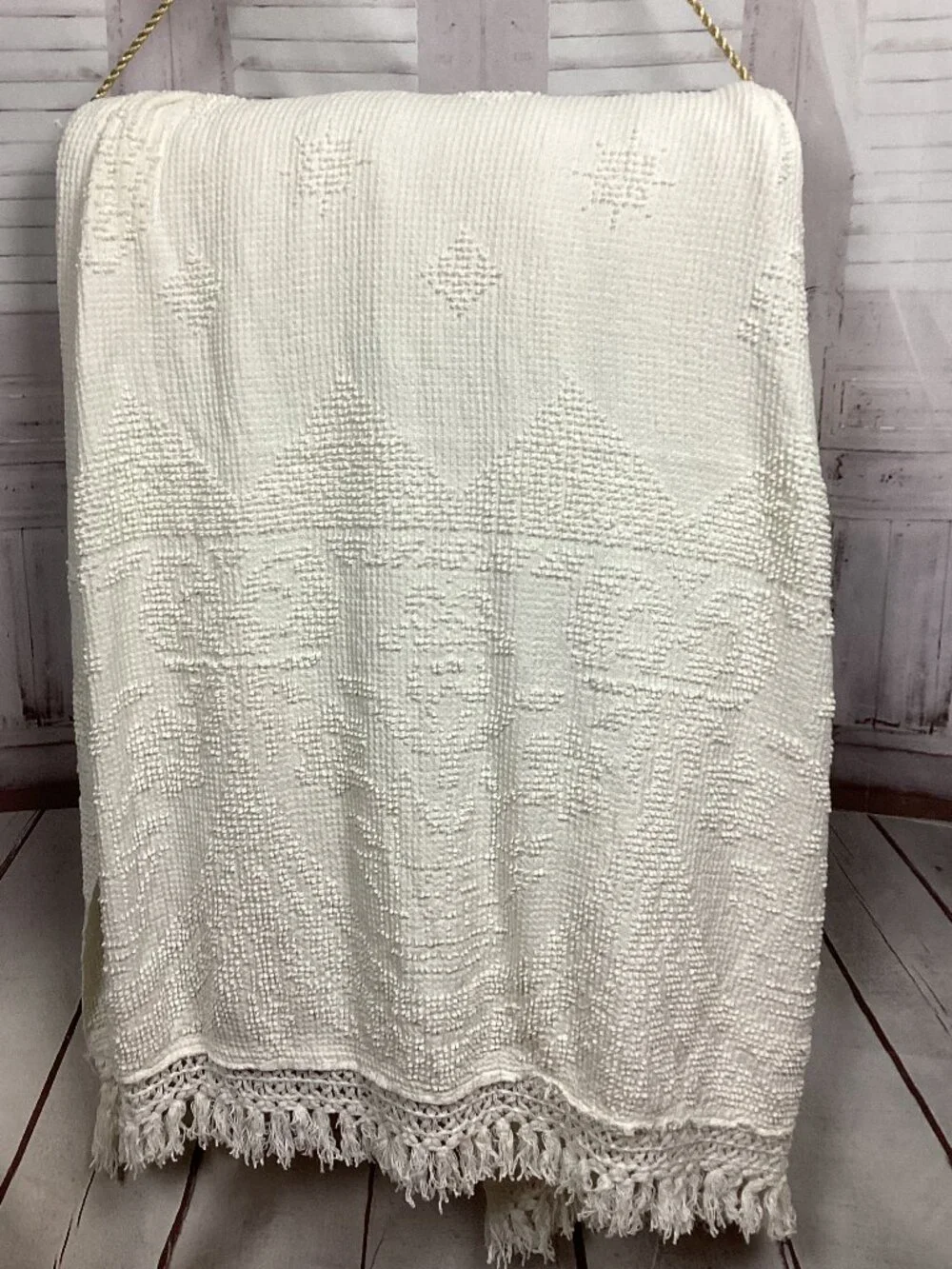 Vintage Swiss  Dot WHite Fringe Coverlet Blanket Bedspread 108x114